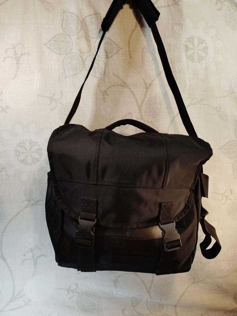 GAP  Large Black Nylon Messenger/ Laptop Bag - Picture 6 of 10